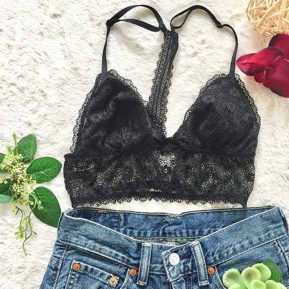 Victoria's Secret Other - Victoria’s Secret lace keyhole bralette.